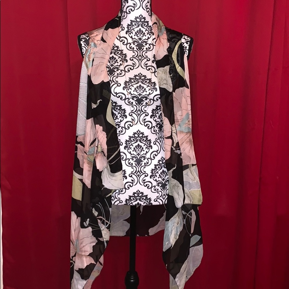 NWOT-Kimono Cardigan in floral print!